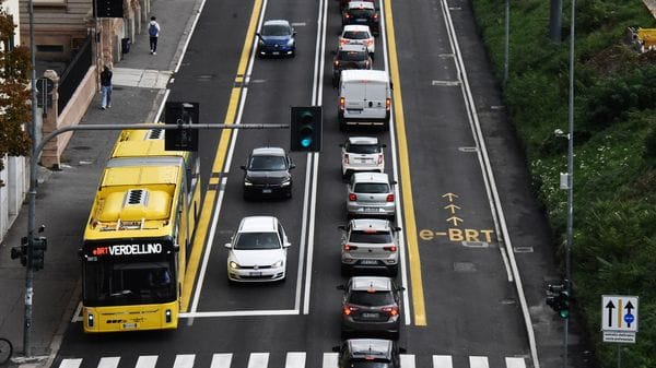 E-Brt, raggiunti i 200mila passeggeri: giovedì ritardi per i semafori in tilt