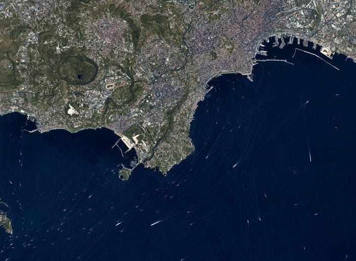 Napoli e le Piramidi nelle prime immagini dei satelliti italiani Eaglet II