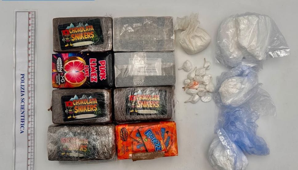Oltre un chilo e mezzo di hashish e 200 grammi di cocaina: arrestato 48enne