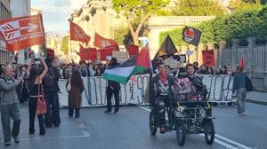 Corteo a Bergamo: «Pretendiamo una scuola migliore». Controllate 788 persone, 37 accompagnate in Questura