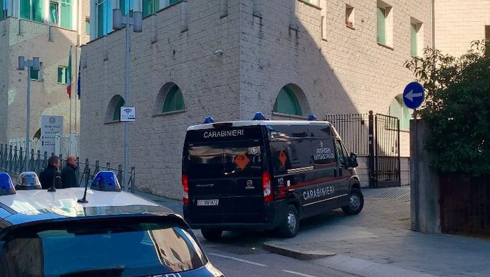 Isola, «stalking a un sacrestano»: 53enne a processo