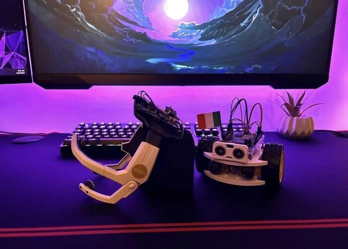 Alla Maker Faire il caschetto per guidare le automobiline con l'attività cerebrale