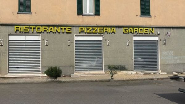 Furto al Ristorante Garden di Bergamo: sparite le insegne nella notte: «Trent’anni di storia»