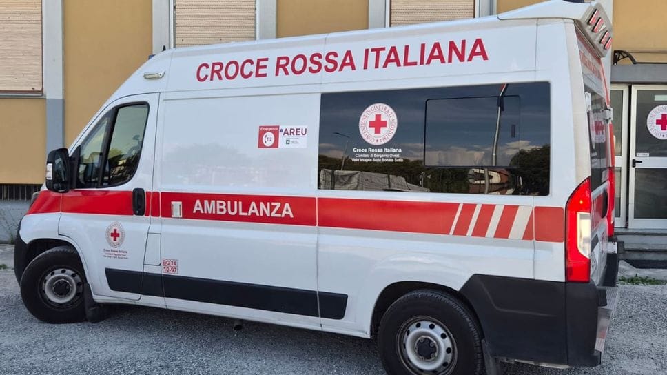 Pedrengo, si sente male in moto e cade: 74enne in ospedale