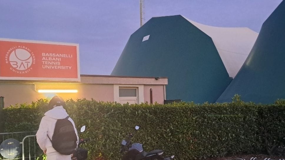 Brembate, malore mentre gioca a tennis: 89enne soccorso con il defibrillatore