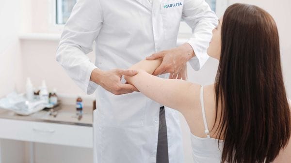 Dolore alla spalla, i segnali che non vanno ignorati