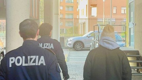 Aggressioni all’edicolante di largo Belotti, a Bergamo rimpatriato un uomo