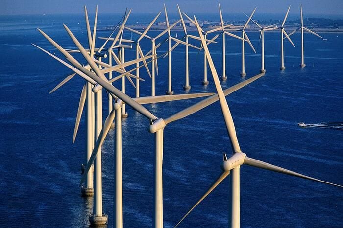Eolico offshore e porti come hub energetici tra motori Blue Economy