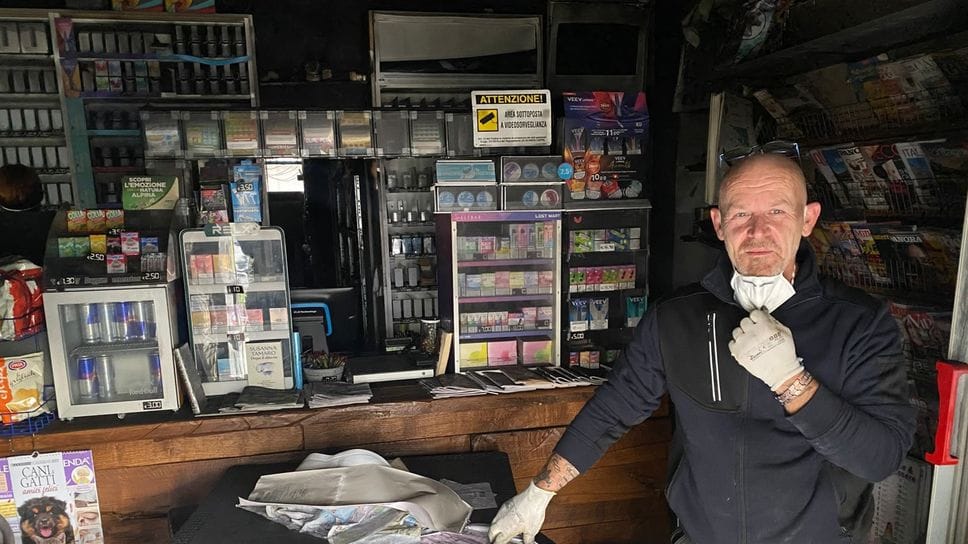 Rogo in via Moroni a Bergamo, danni per 50mila euro. «Il bar tabaccheria sarà chiuso un mese»