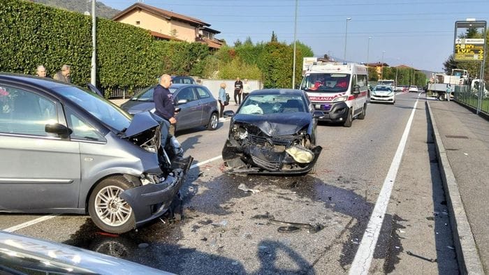 san paolo d8217argon scontro frontale tra due auto in via nazionale due feriti da Ecodibergamo.it san paolo d8217argon scontro frontale tra due auto in via nazionale due feriti