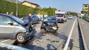 San Paolo d’Argon, scontro frontale tra due auto in via Nazionale: due feriti