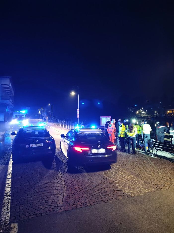 Trovato il corpo senza vita di un uomo in riva al fiume a Villa d’Adda
