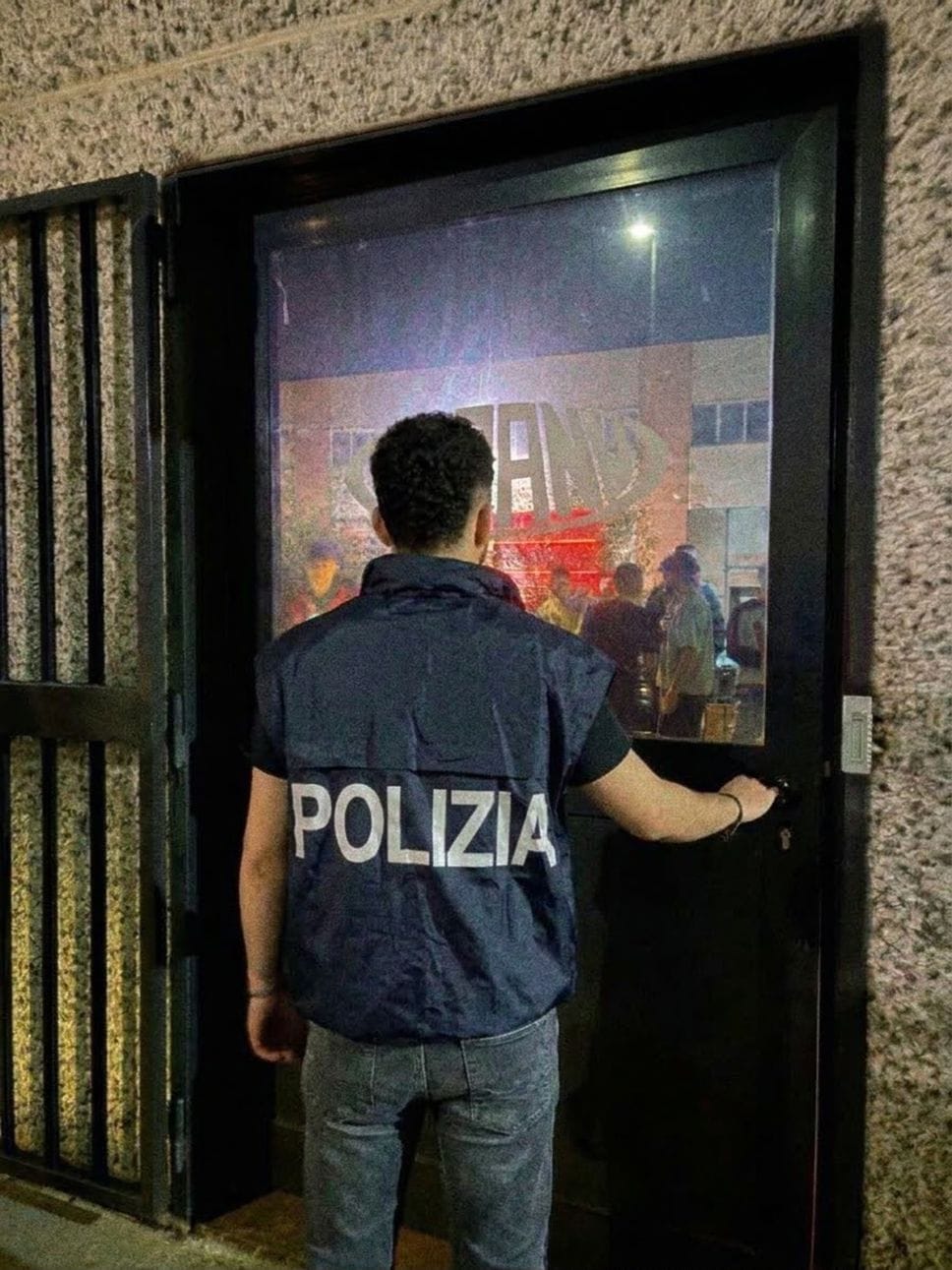 Brusaporto, discoteca abusiva in un capannone: denunciati due organizzatori