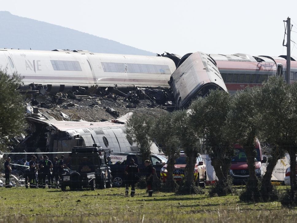 Scontro tra treni in Spagna, coinvolta una persona di Bergamo: è salva