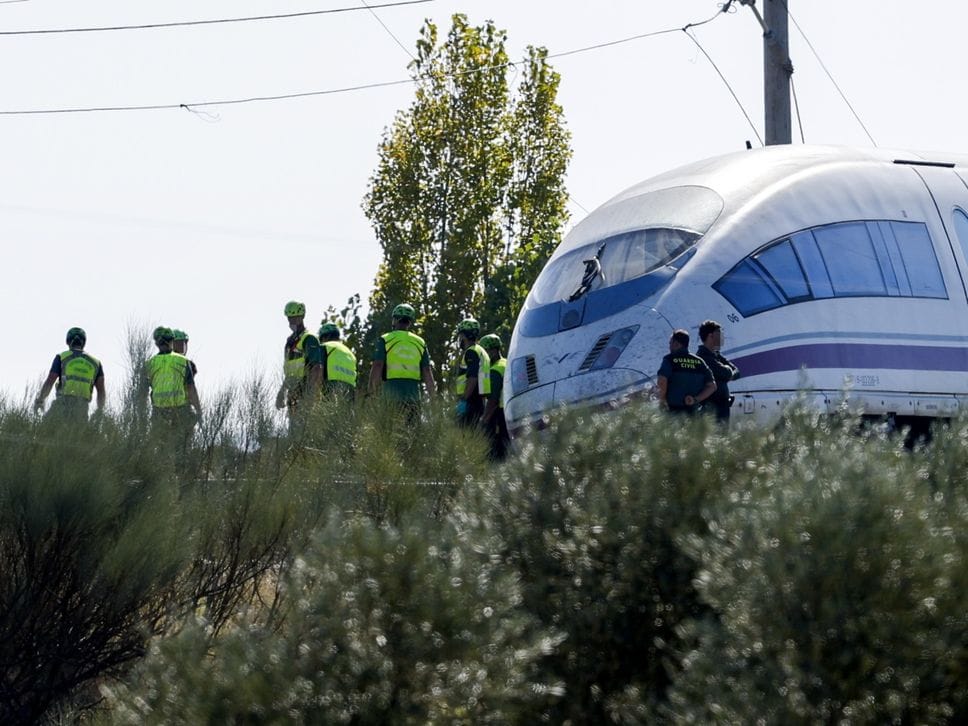 Scontro tra treni in Spagna, coinvolta una persona di Bergamo: è salva