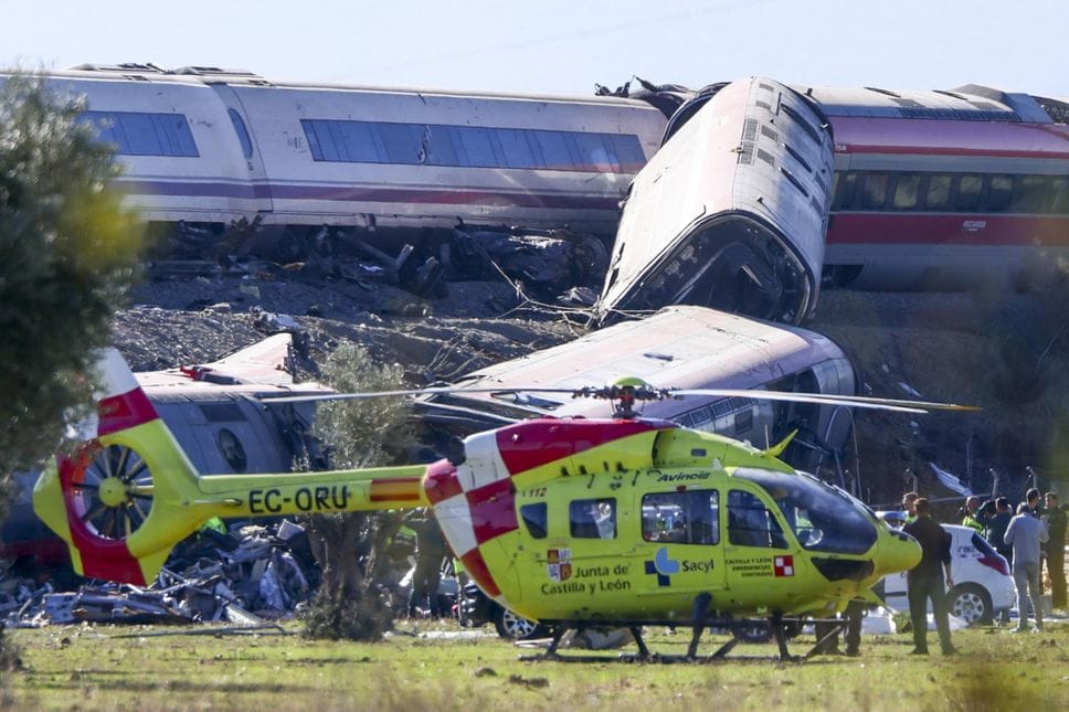 Scontro tra treni in Spagna, coinvolta una persona di Bergamo: è salva