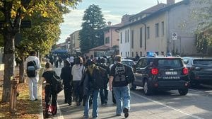 Bergamo, scontri al corteo studentesco del 17 ottobre: perquisiti altri sei minorenni