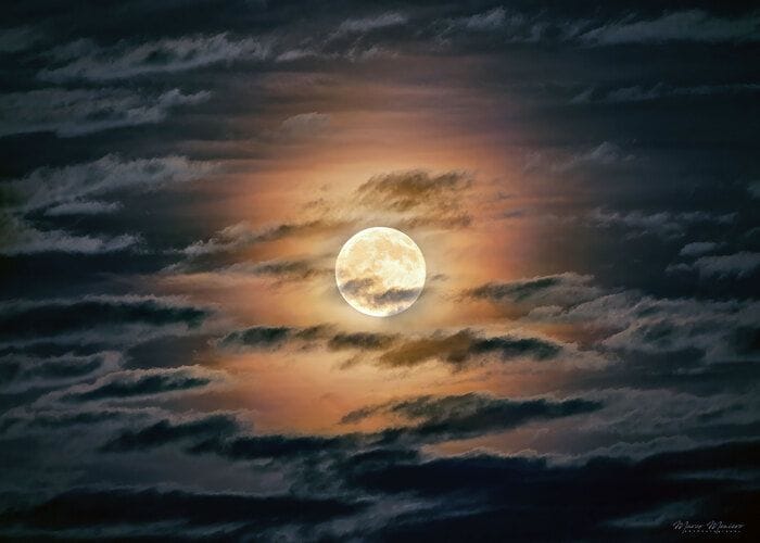La Luna piena accompagnata dalla sua corona 
