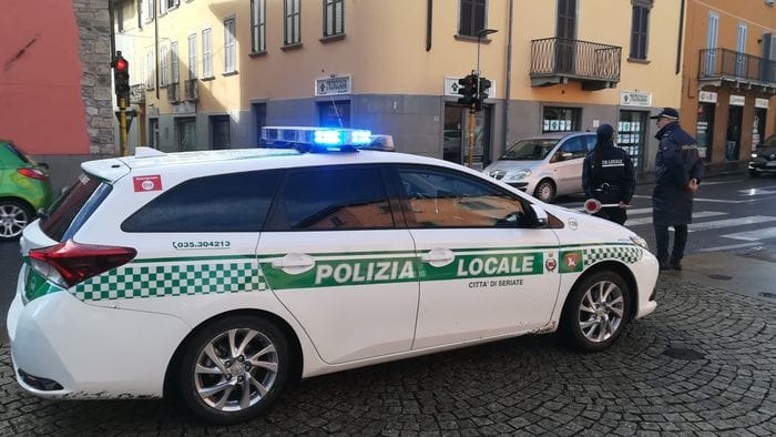 seriate si picchiano fuori dall8217azienda emergono irregolarit224 sul lavoro da Ecodibergamo.it seriate si picchiano fuori dall8217azienda emergono irregolarit224 sul lavoro