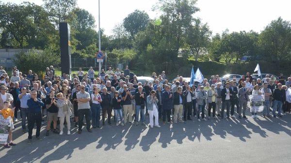 Paladina-Sedrina, la manifestazione: «Basta promesse, ora servono i fatti»