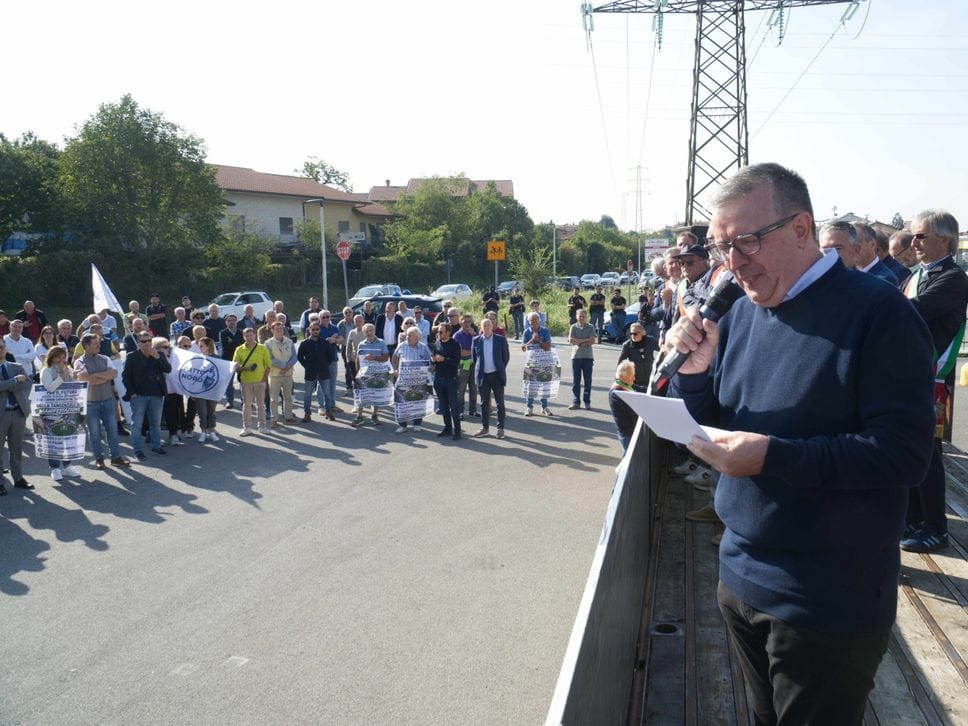 Paladina-Sedrina, la manifestazione: «Basta promesse, ora servono i fatti»