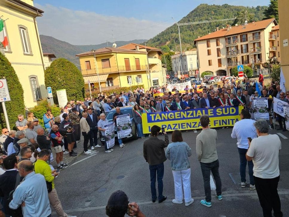 Paladina-Sedrina, la manifestazione: «Basta promesse, ora servono i fatti»