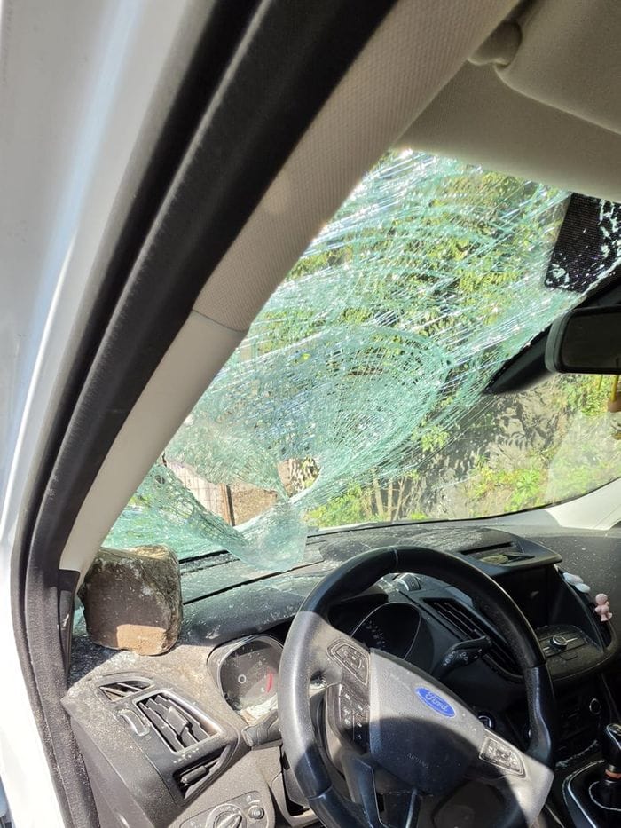 Riva di Solto, paura per una frana sulla 469: due auto coinvolte ma nessun ferito. Strada chiusa  - Foto