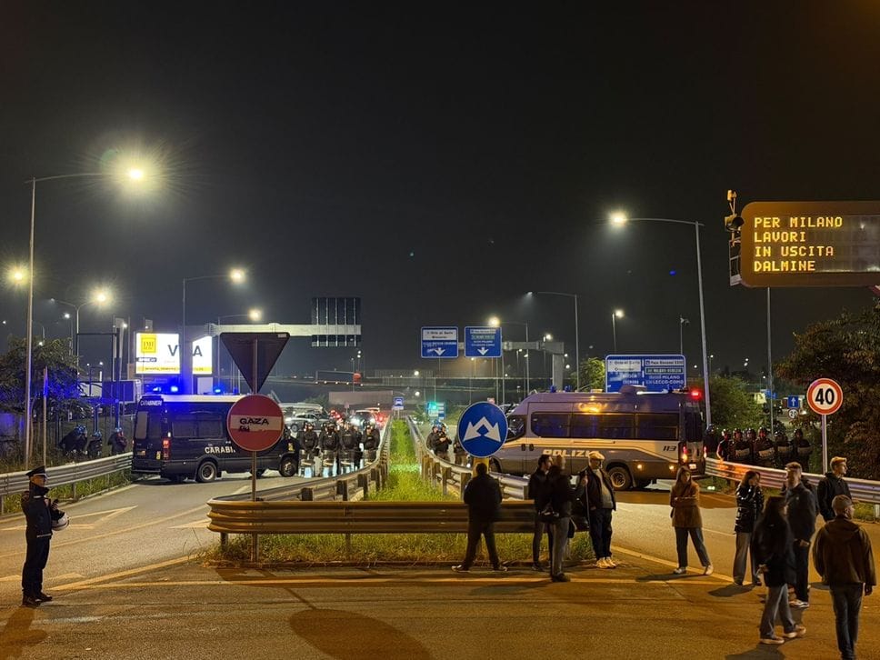 «Contro il carovita»: migliaia in corteo a Bergamo. I manifestanti tornano a Porta Nuova