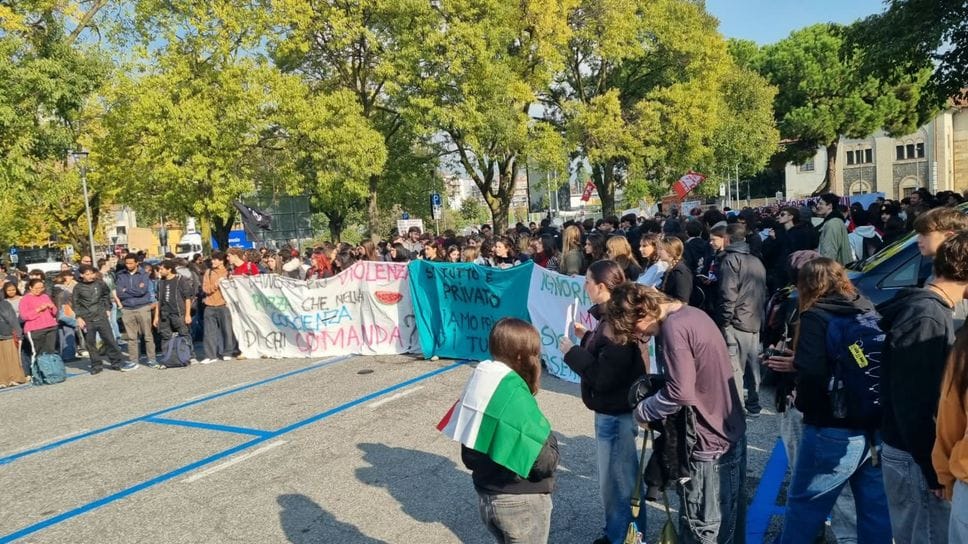 Protesta studenti a Bergamo, concordato il corteo verso piazzale Malpensata