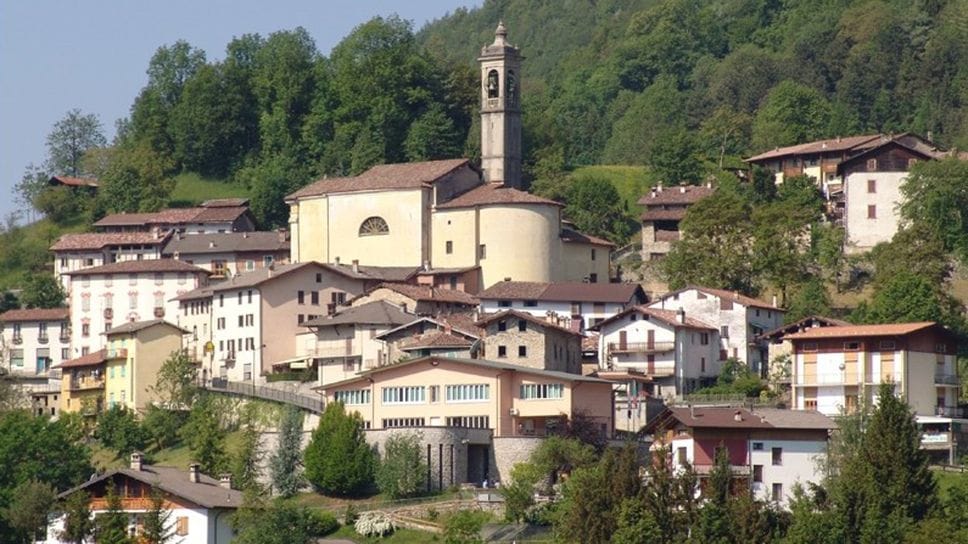 La sfida di Bracca: «Ti regaliamo casa se la ristrutturi»