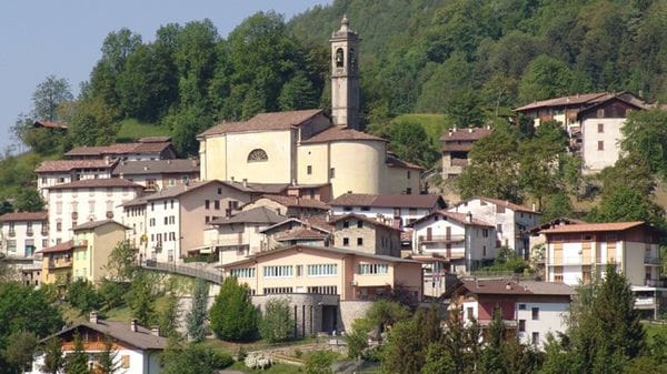 La sfida di Bracca: «Ti regaliamo casa se la ristrutturi»