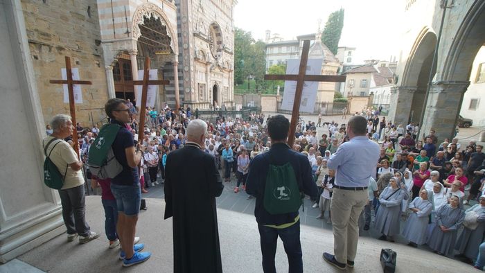 san francesco in cattedrale a bergamo con il vescovo beschi apriamo il cuore video da Ecodibergamo.it san francesco in cattedrale a bergamo con il vescovo beschi apriamo il cuore video