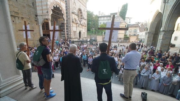 San Francesco, in Cattedrale a Bergamo con il Vescovo Beschi: «Apriamo il cuore» - Video