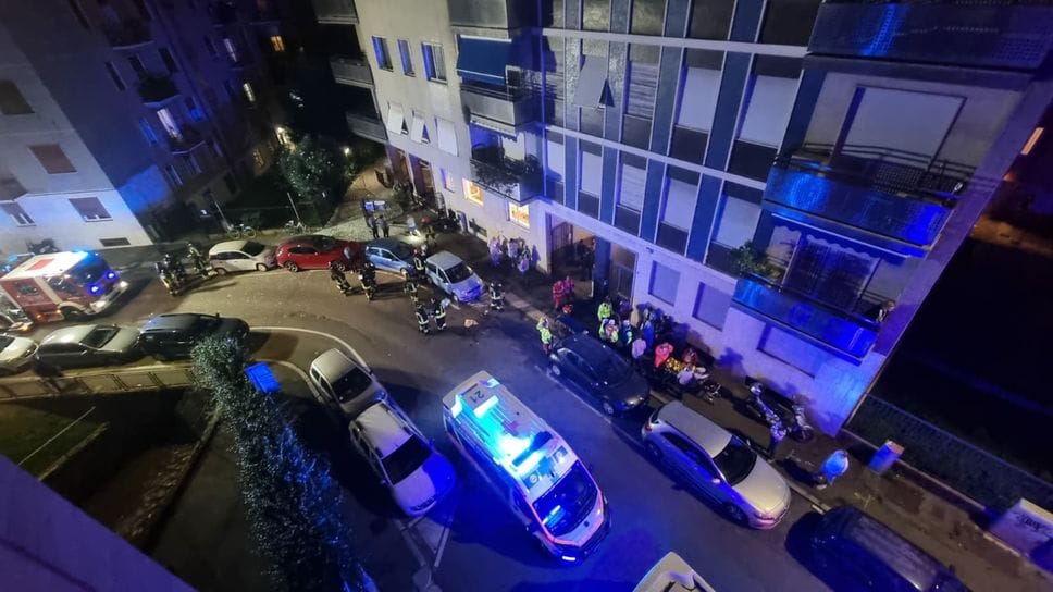 Esplosione a Bergamo, un boato scuote Borgo Santa Caterina: otto feriti, due gravissimi - Foto e video