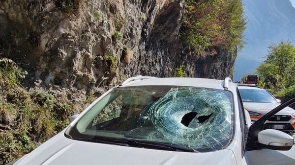 Frana sulla litoranea del lago, lunedì 5 ottobre via al disgaggio dei massi