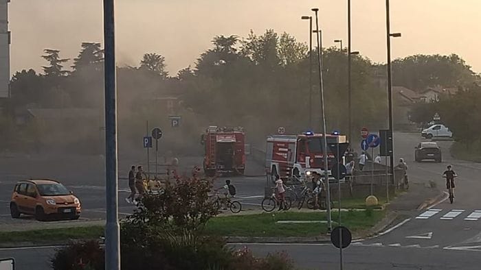 martinengo fumo nero nel parcheggio del supermercato intervengono i vigili del fuoco da Ecodibergamo.it martinengo fumo nero nel parcheggio del supermercato intervengono i vigili del fuoco