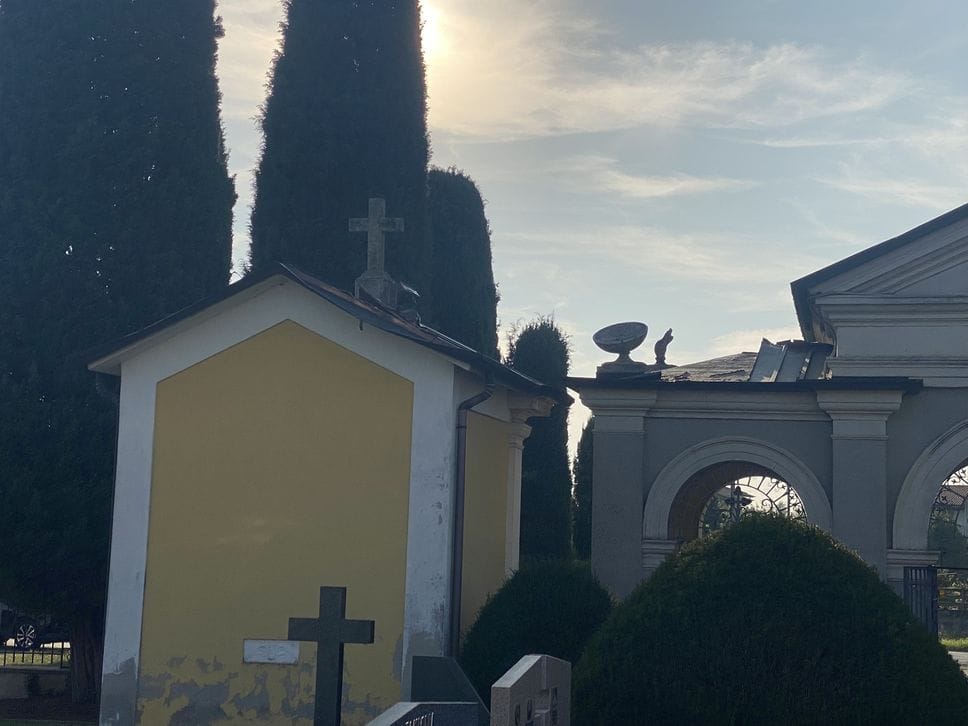 Nuovo furto di rame ad Arcene: dopo l’asilo, razzia al cimitero