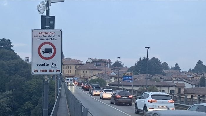 https://storage.ecodibergamo.it/media/photologue/2026/10/5/photos/cache/ponte-di-canonica-a-senso-unico-alternato-per-lavori-lunedi-di-disagi-e-code_4189b554-c095-11f1-a1f6-e5750abd9f8d_1920_1080_v3_large_16_9.jpg