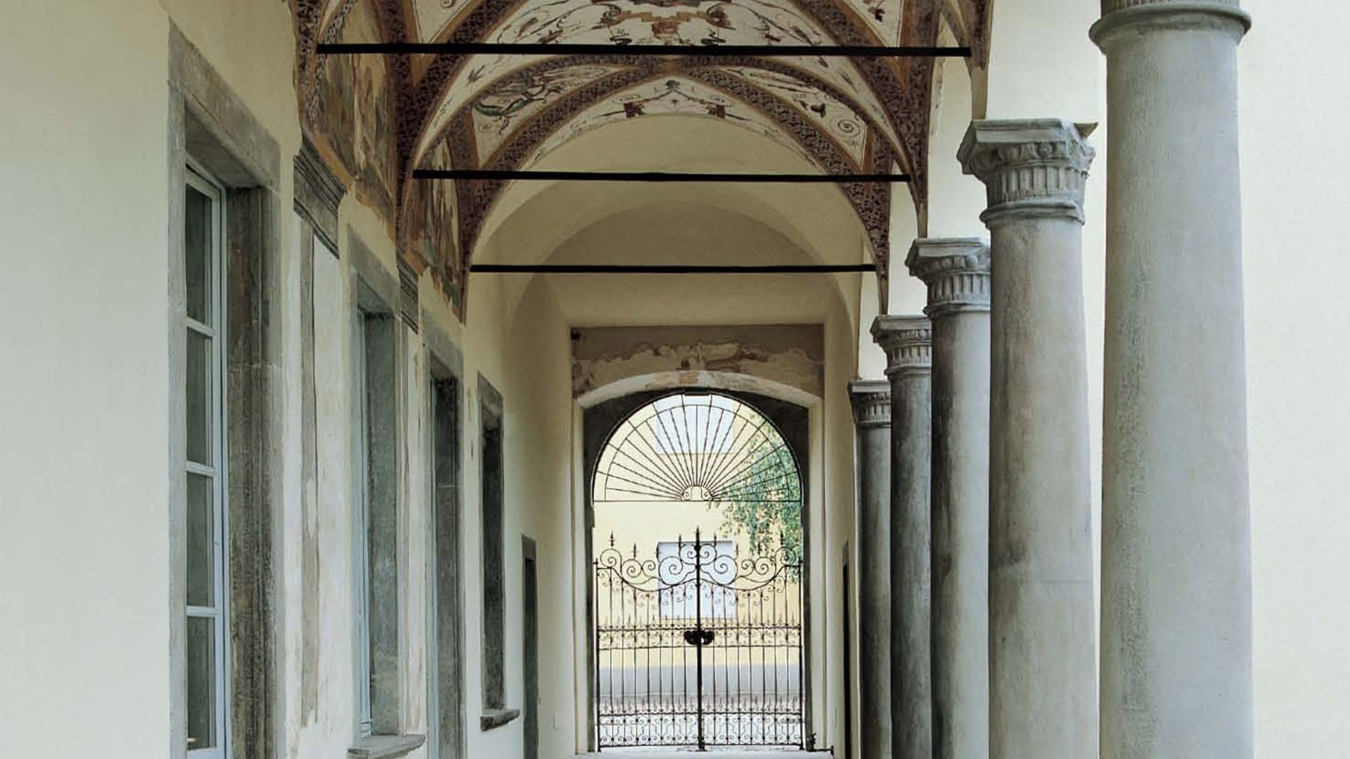 https://storage.ecodibergamo.it/media/photologue/2026/10/5/photos/gli-affreschi-riemersi-dal-tempo-riaprono-le-porte-di-palazzo-furietti-carrara_1aa56ff4-c0be-11f1-96ec-a1bc3da70d70_1920_1080.jpg