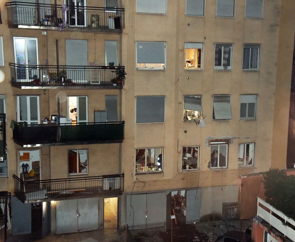 Esplosione a Bergamo, una ventina fuori casa. Gli sfollati ospitati in hotel