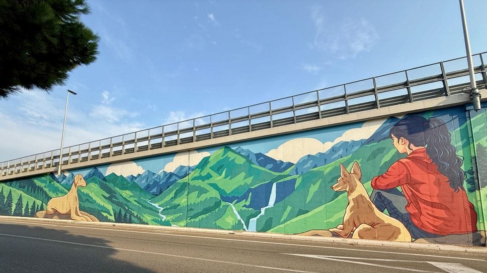 Il murale delle Orobie, biglietto da visita in città