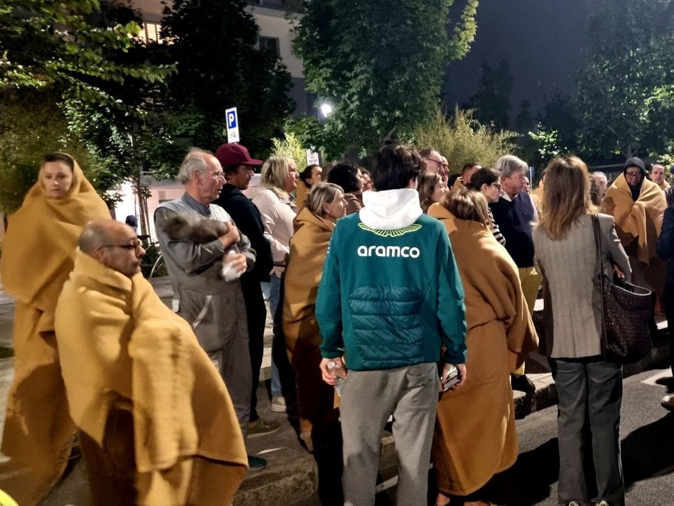 Via Longo, il portinaio cerca la fuga di gas fino all’esplosione: «Il muro gli ha salvato la vita» 