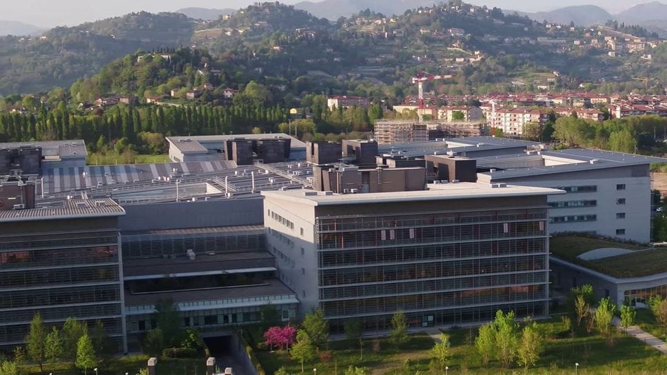 Due neonati di appena 20 e 28 giorni operati al cuore all’ospedale «Papa Giovanni»
