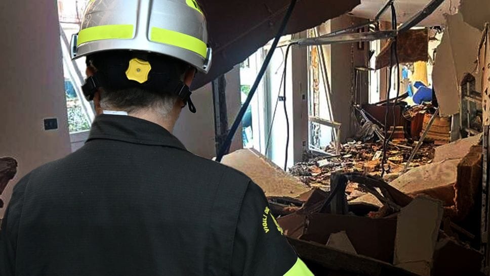 Esplosione, il tubo del gas è stato svitato: accanto trovata una pinza