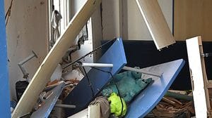 Esplosione in via Longo a Bergamo, restano gravi i coniugi - Le foto