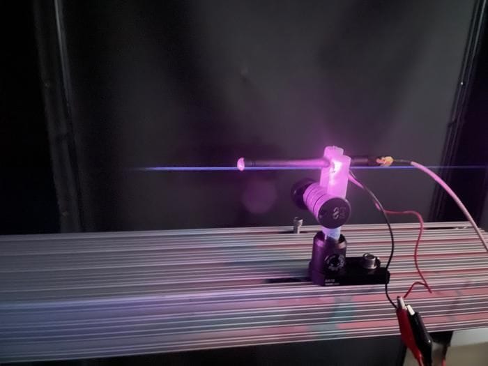 La prima antenna laser che trasmette onde radio 