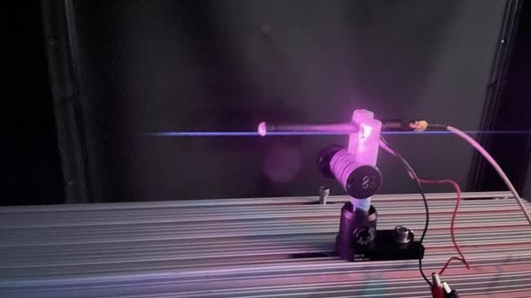 La prima antenna laser che trasmette onde radio 