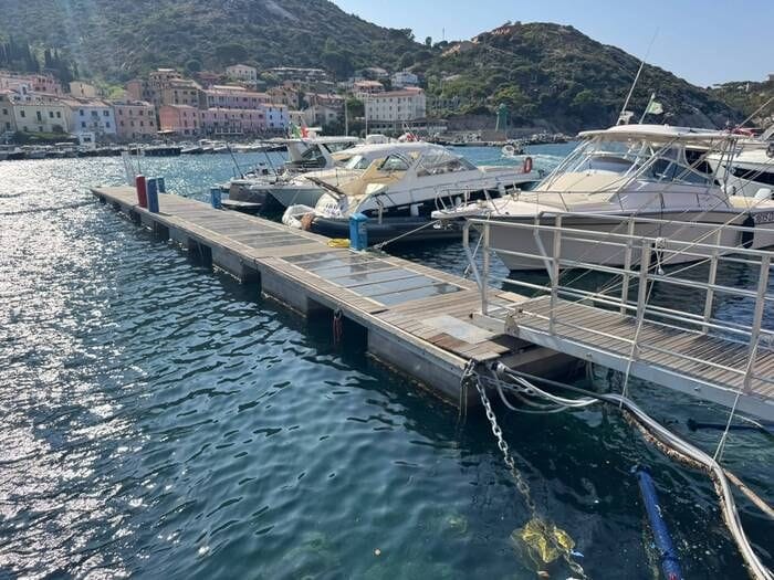 Pontile al Giglio produce energia dal sole e dalle onde del mare