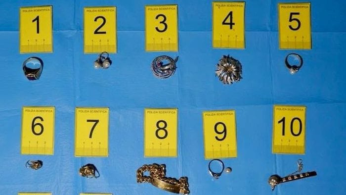 uno si finge poliziotto il complice ruba dei gioielli a una coppia di villa d8217alm232 arrestati da Ecodibergamo.it uno si finge poliziotto il complice ruba dei gioielli a una coppia di villa d8217alm232 arrestati