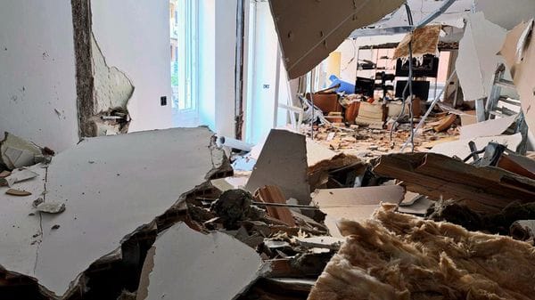 Esplosione in via Longo, 20 abitazioni non fruibili. Presidio fisso contro gli sciacalli